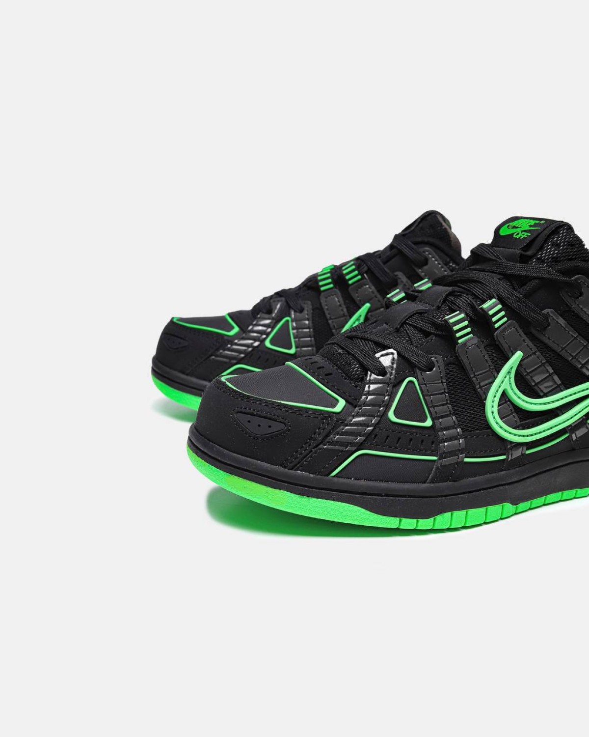 Off-White X Nike Air Rubber Dunk Green Strike