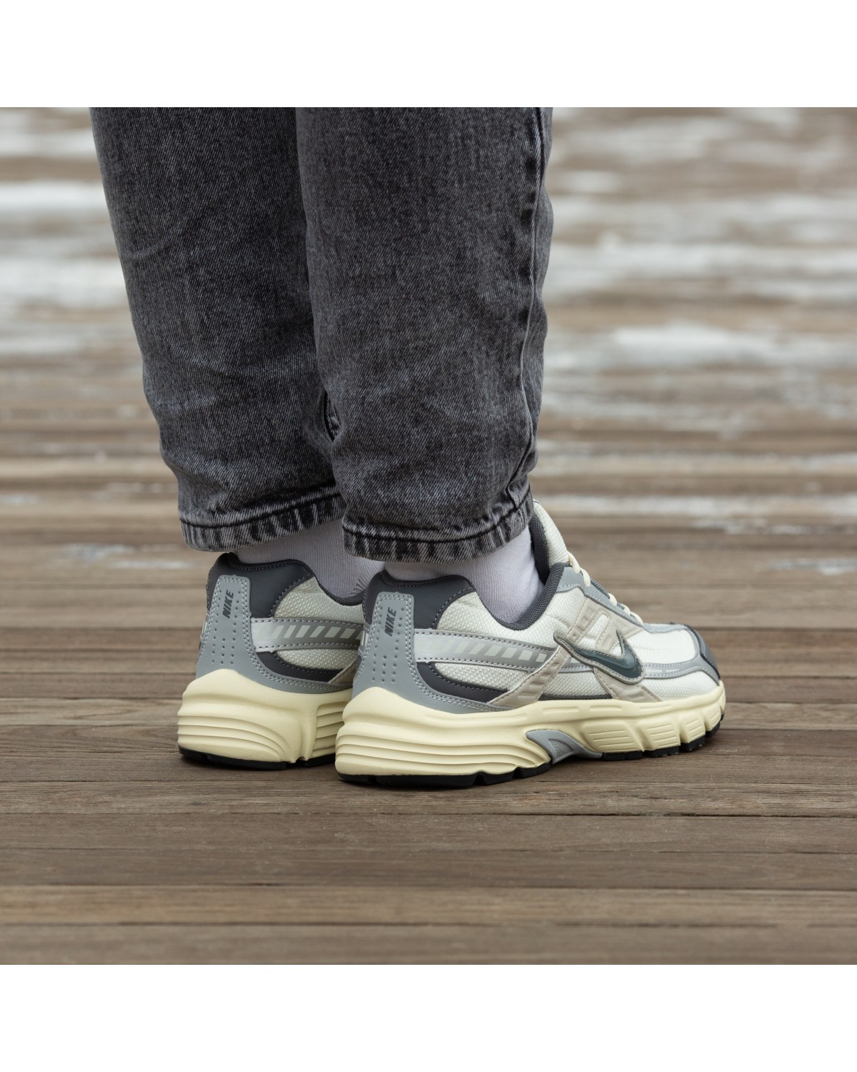 Nike Initiator Beige Grey