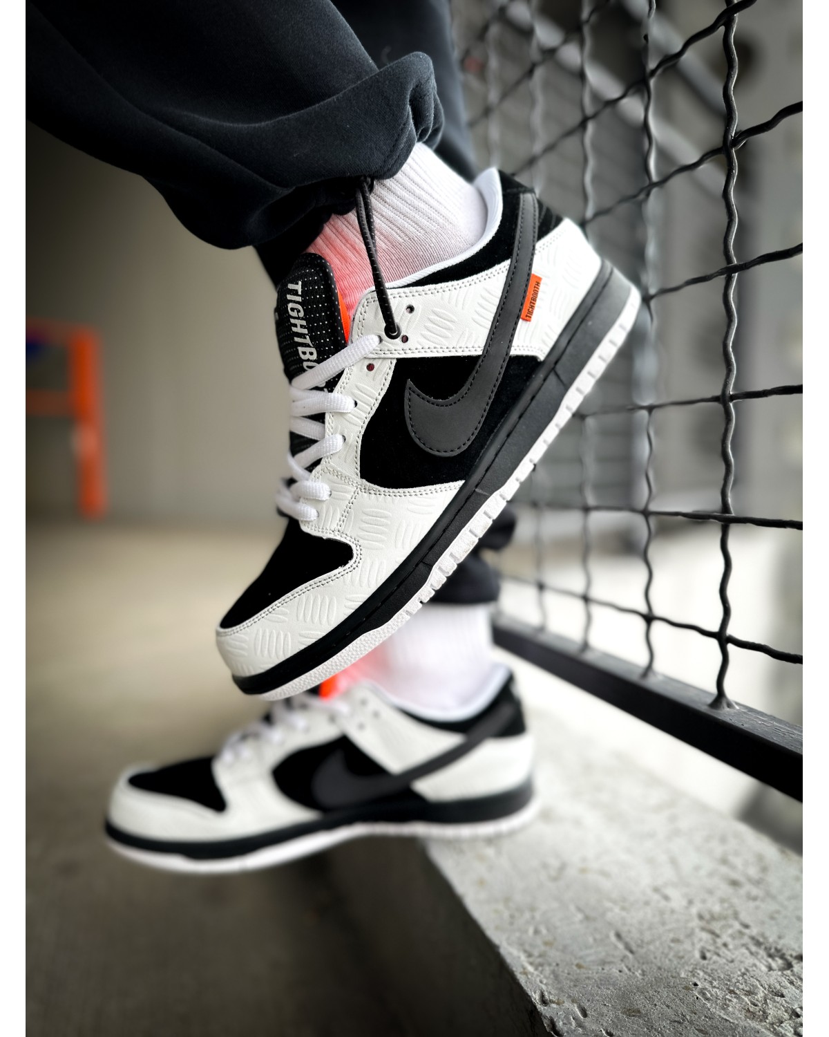 Nike SB Dunk Low Tightbooth