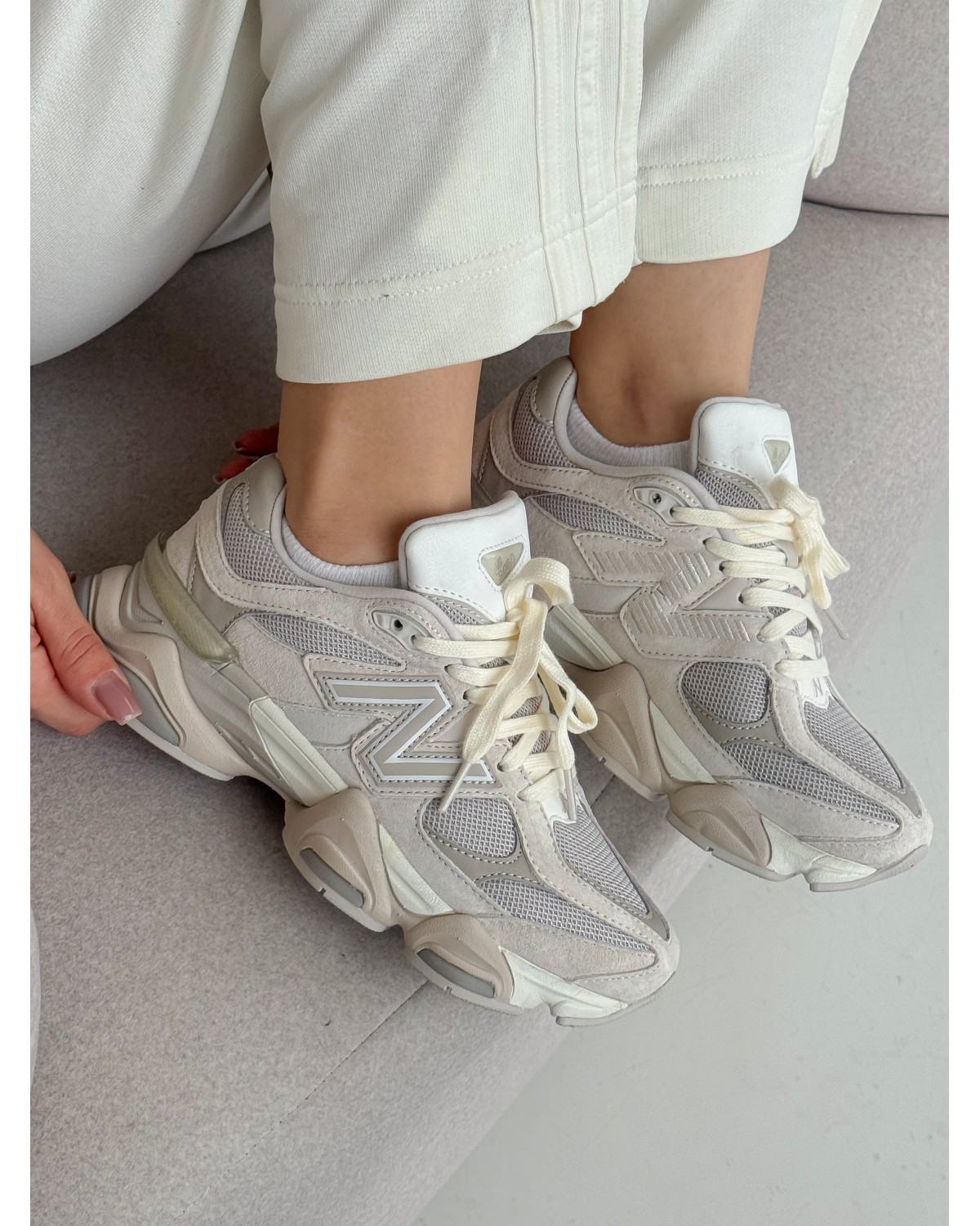New Balance 9060 Beige/Pink