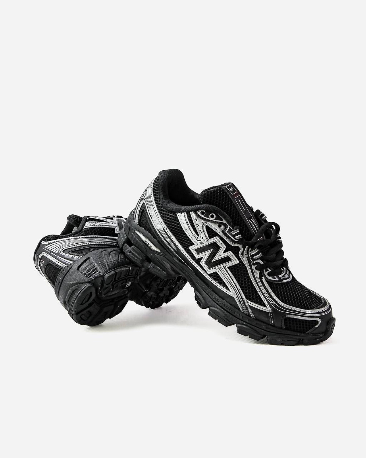 New Balance 740 Black Silver