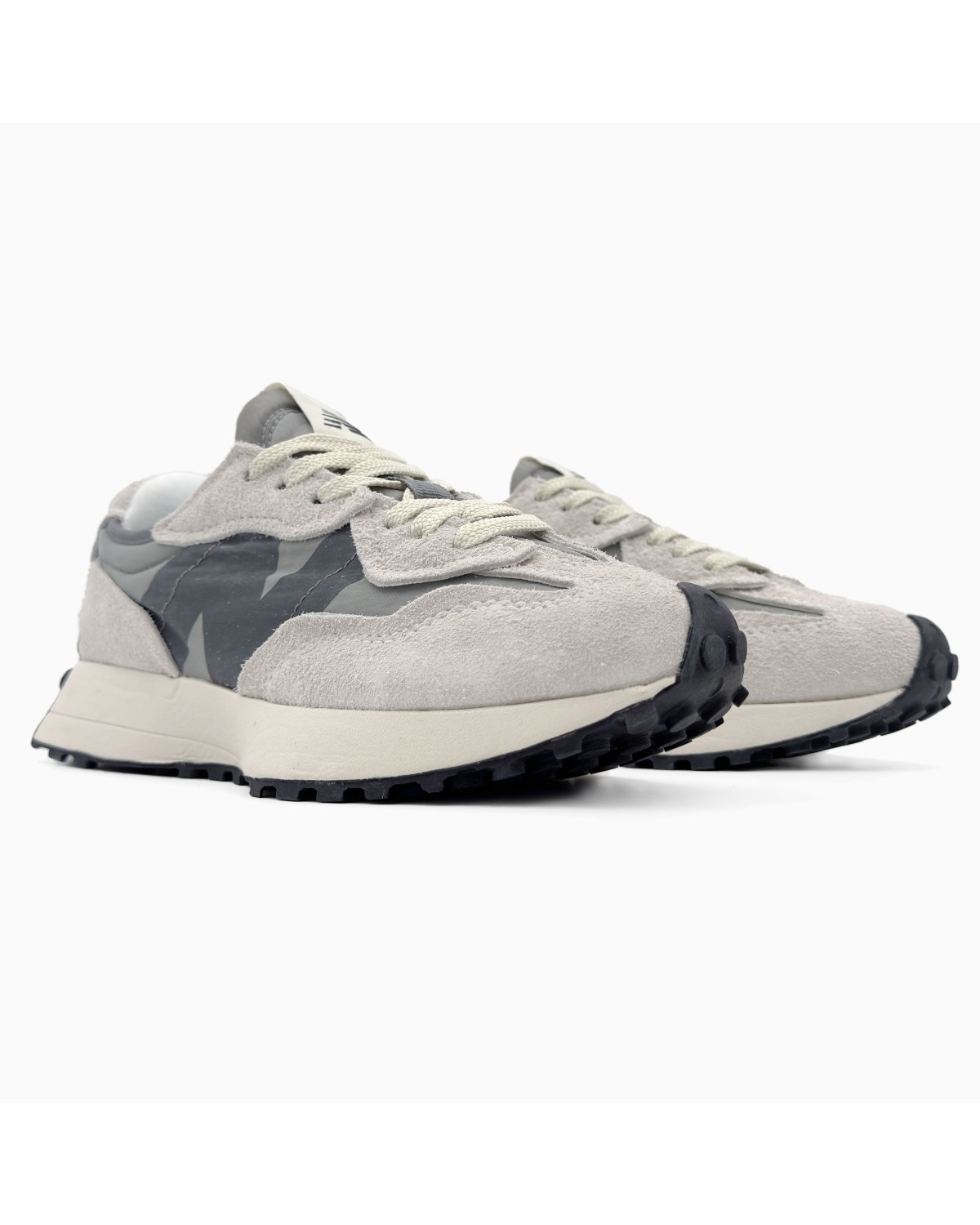 New Balance 327 Grey Logo