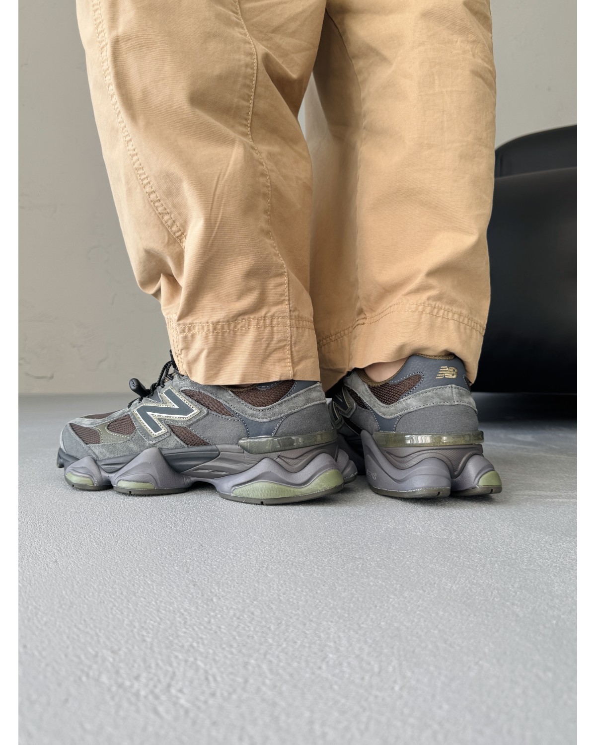 New Balance 9060 Grey/Brown