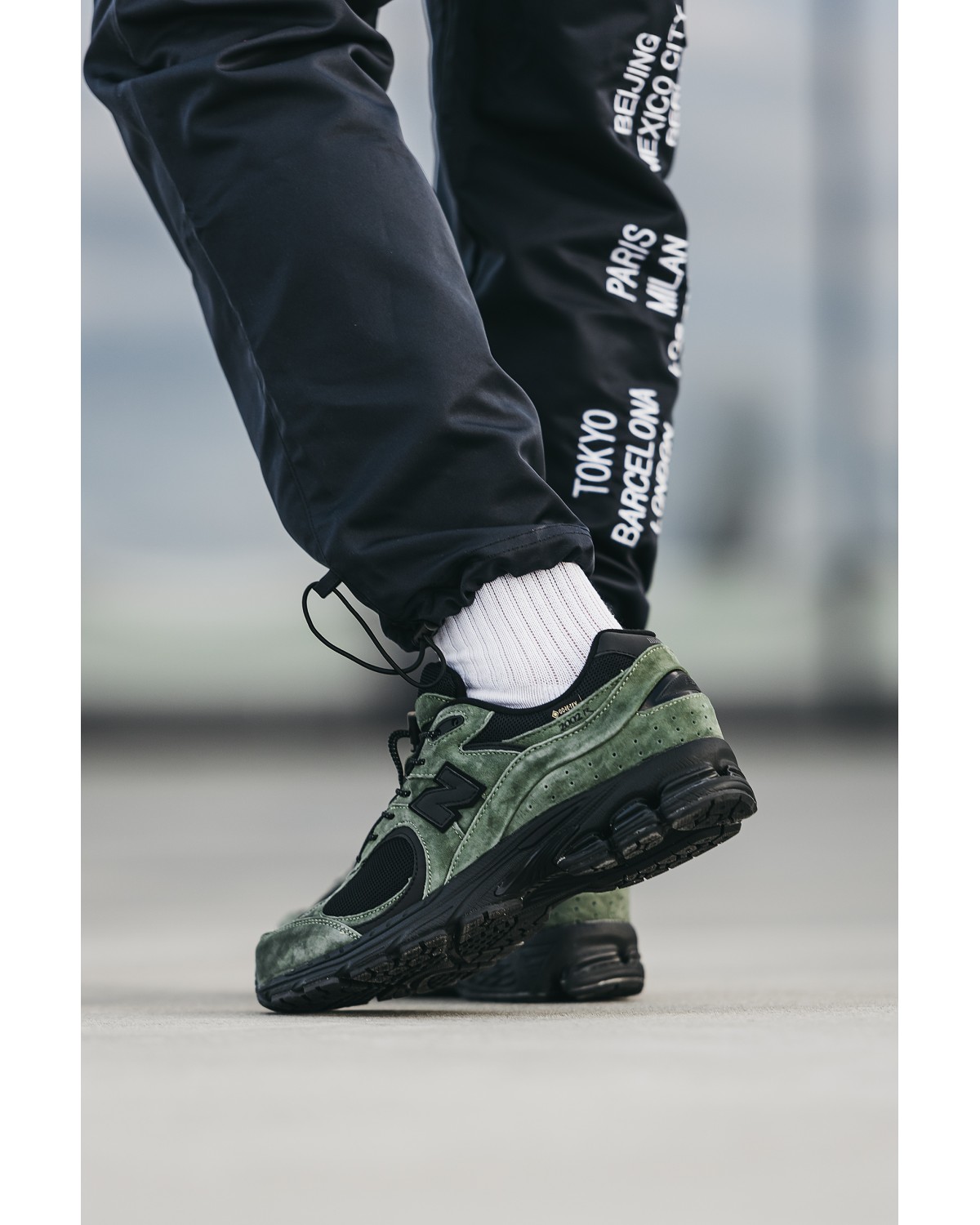 New Balance 2002R