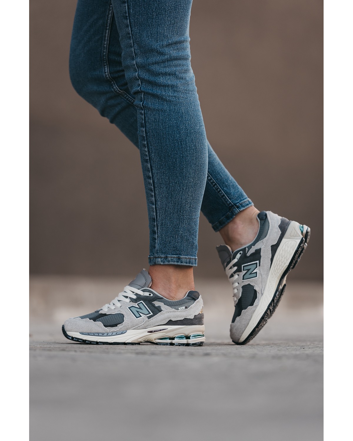 New Balance 2002R Gray