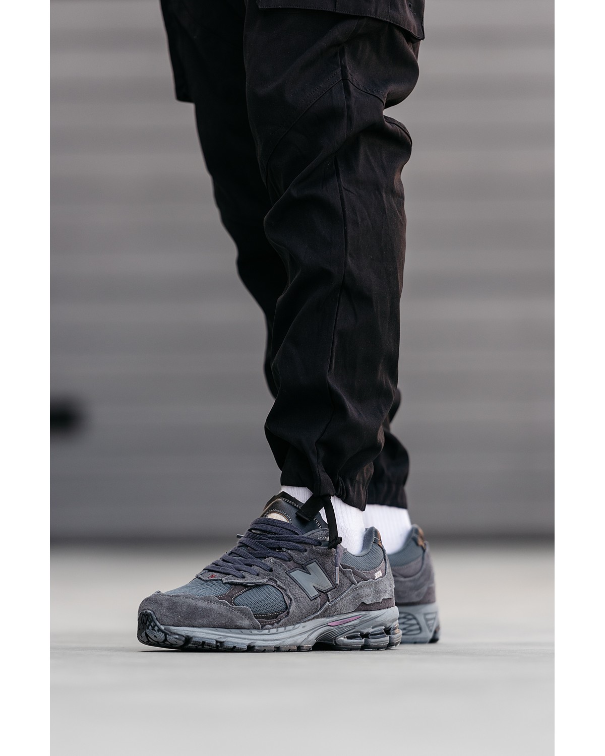 New Balance 2002R Dark
