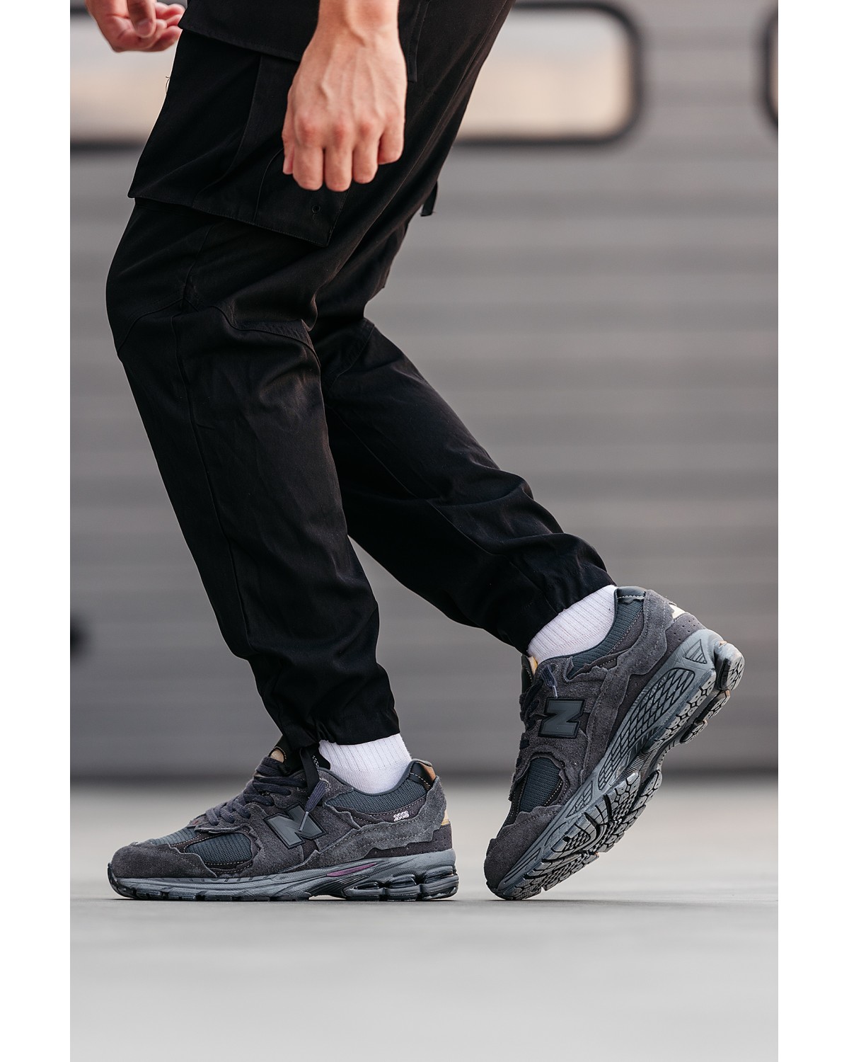 New Balance 2002R Dark