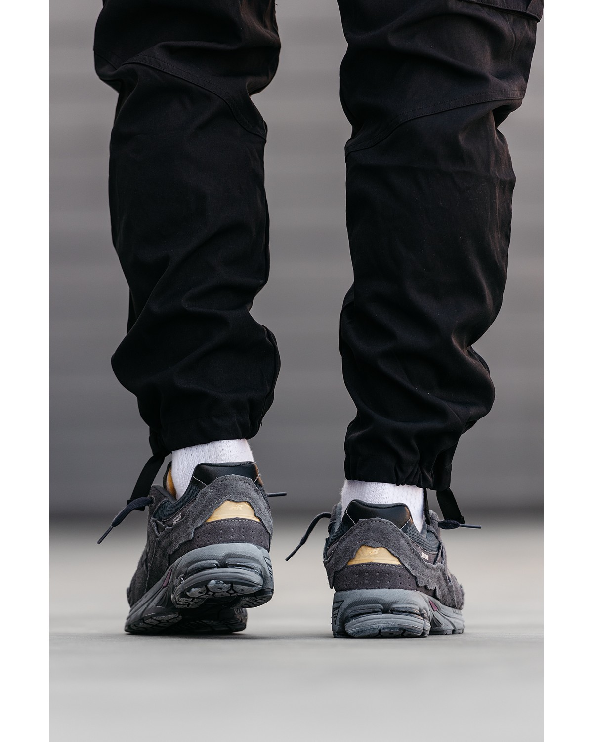 New Balance 2002R Dark