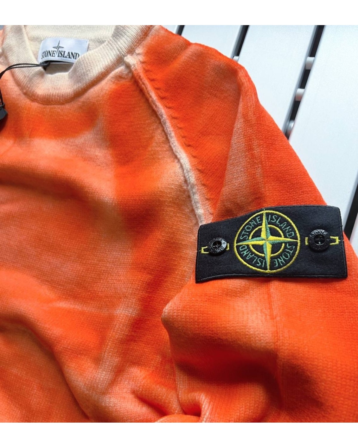 Светр Stone Island 525D9 Hand Sprayed Airbrush Treatment помаранчевий