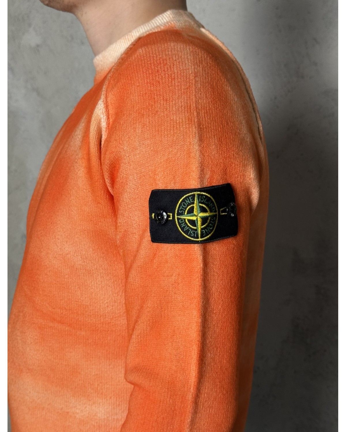 Светр Stone Island 525D9 Hand Sprayed Airbrush Treatment помаранчевий