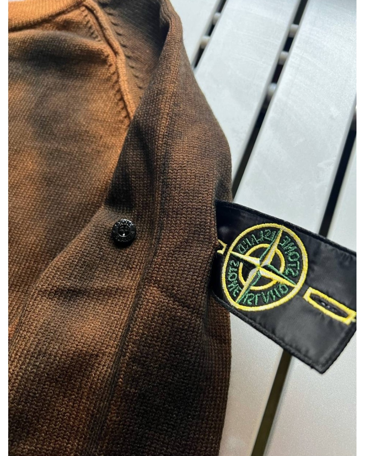 Светр Stone Island 525D9 Hand Sprayed Airbrush Treatment коричневий