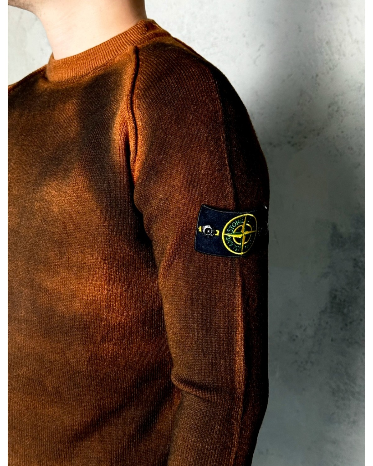 Светр Stone Island 525D9 Hand Sprayed Airbrush Treatment коричневий