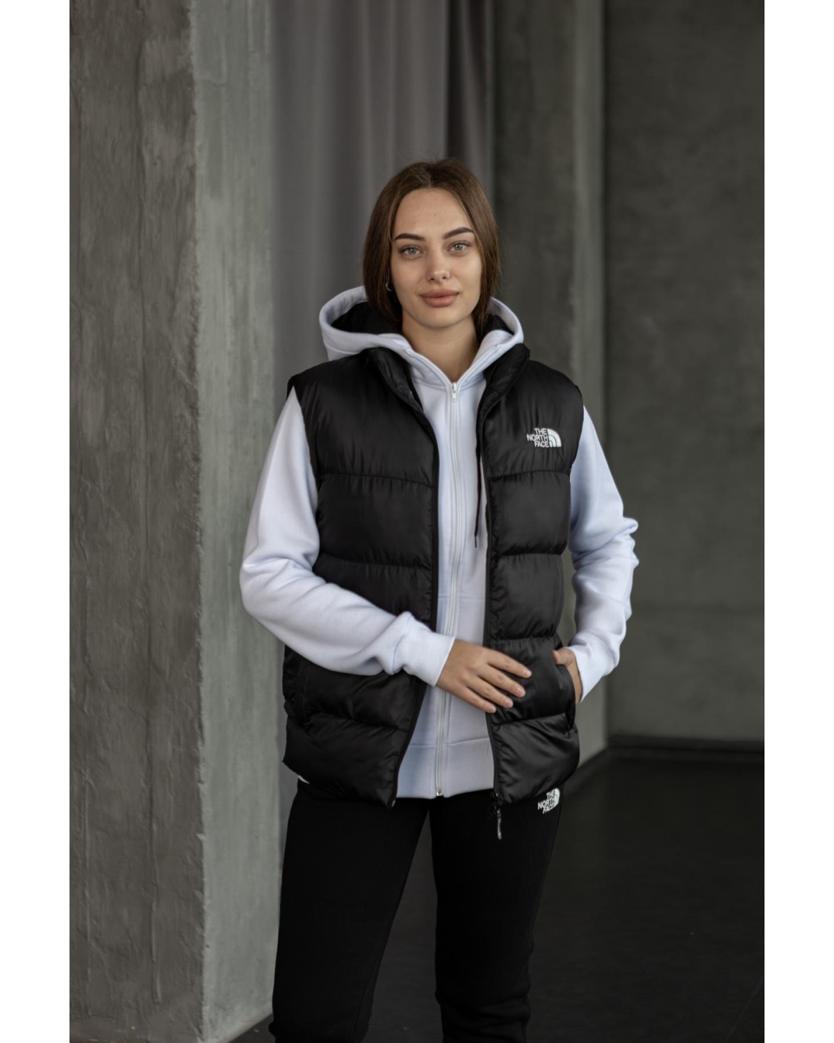 Комплект The North Face жилет - зіп - худі  - штани чорно - білий