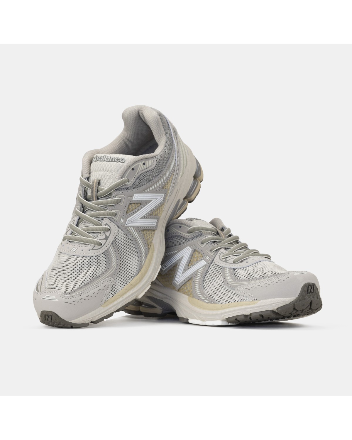 New Balance 860v2 Beige