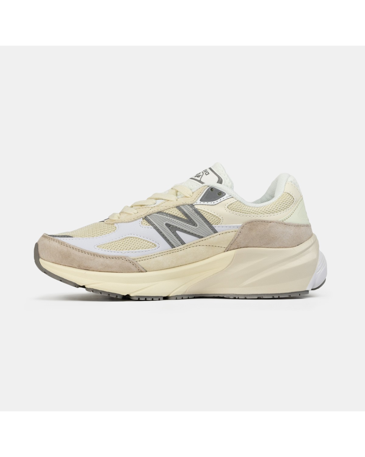 New Balance 990v6 Beige