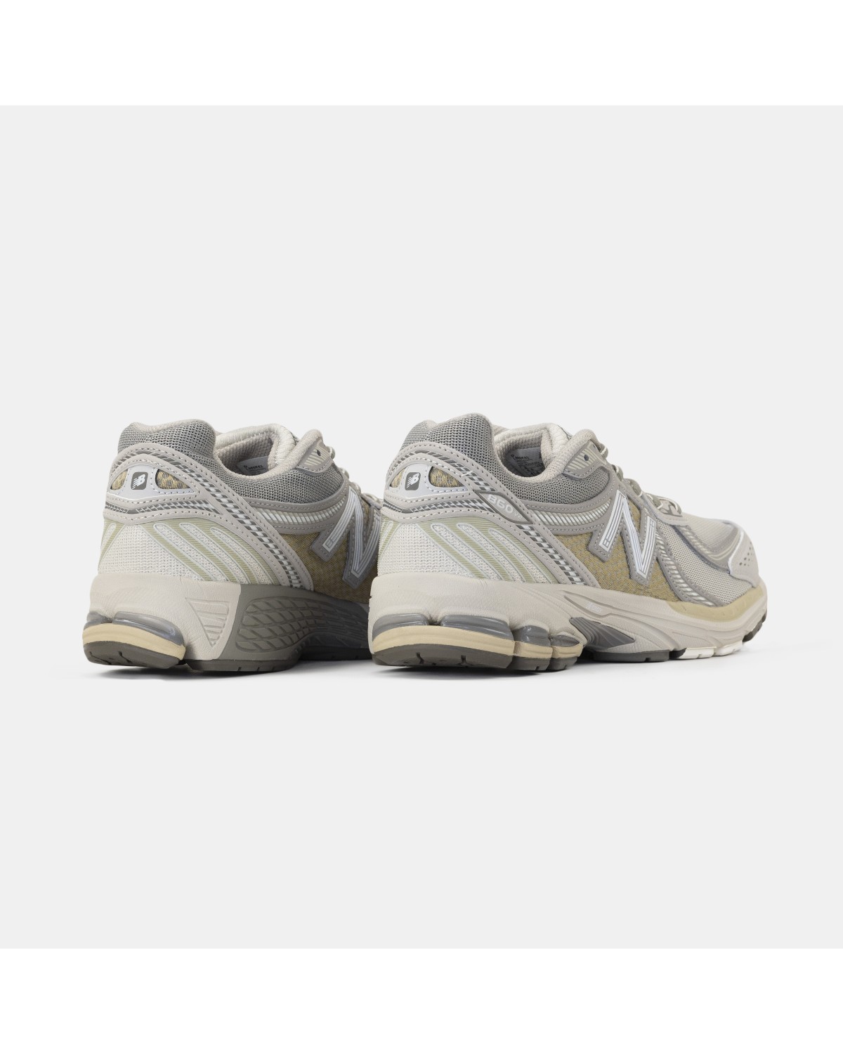 New Balance 860v2 Beige