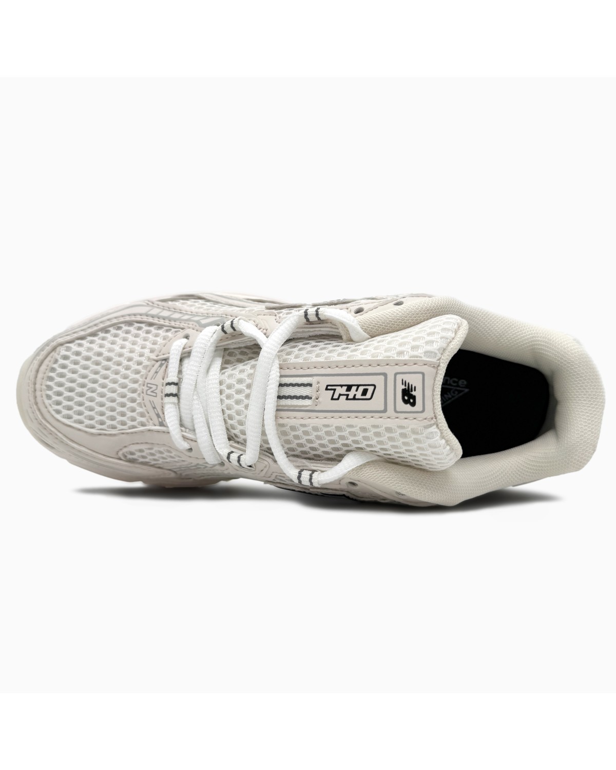 New Balance 740 Beige