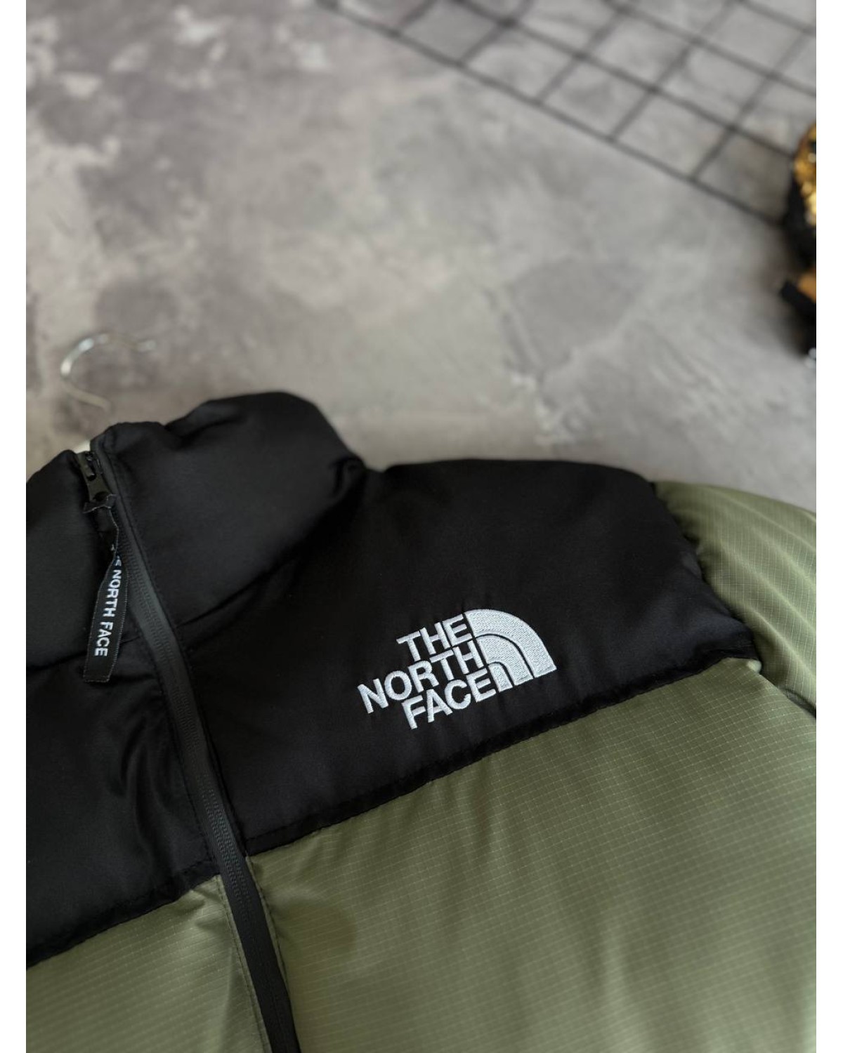 Водовідштовхувальна куртка The North Face  хакі