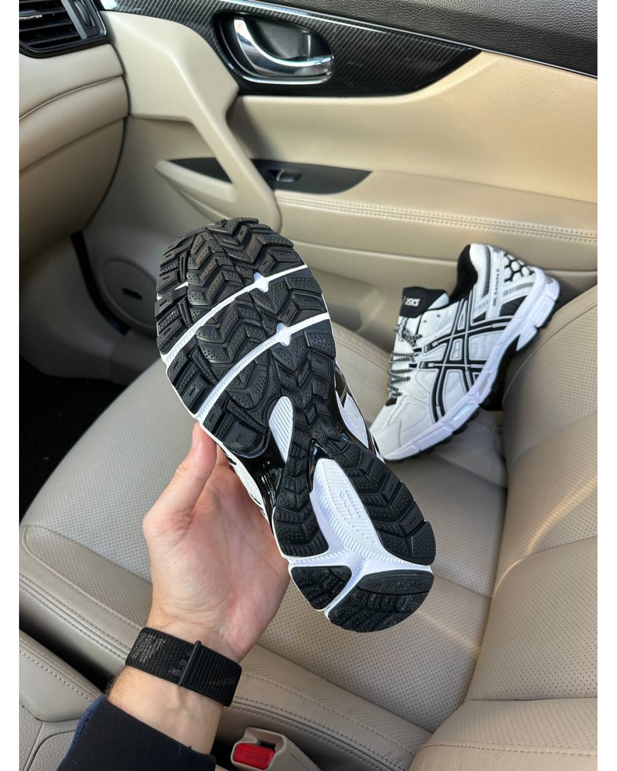 Asics Gel Kahana 8 White Fur