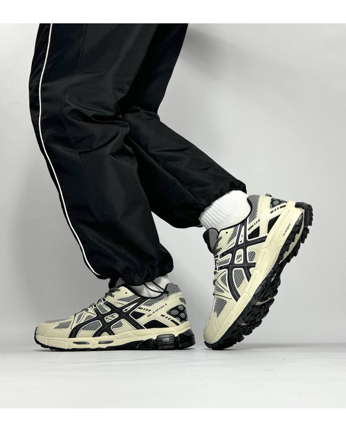 Asics Gel-Kahana 8 Black White Gore-tex