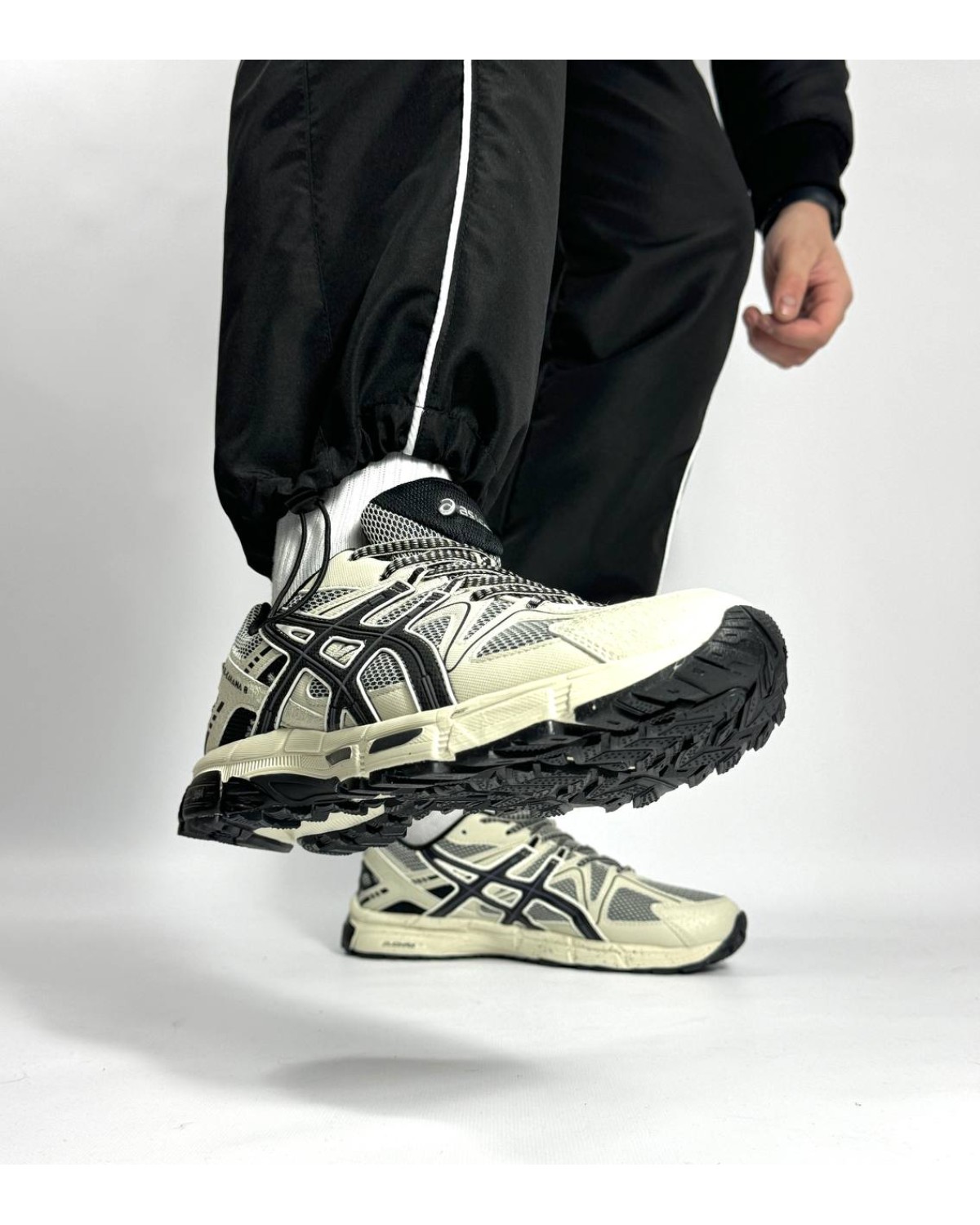 Asics Gel-Kahana 8 Black White Gore-tex