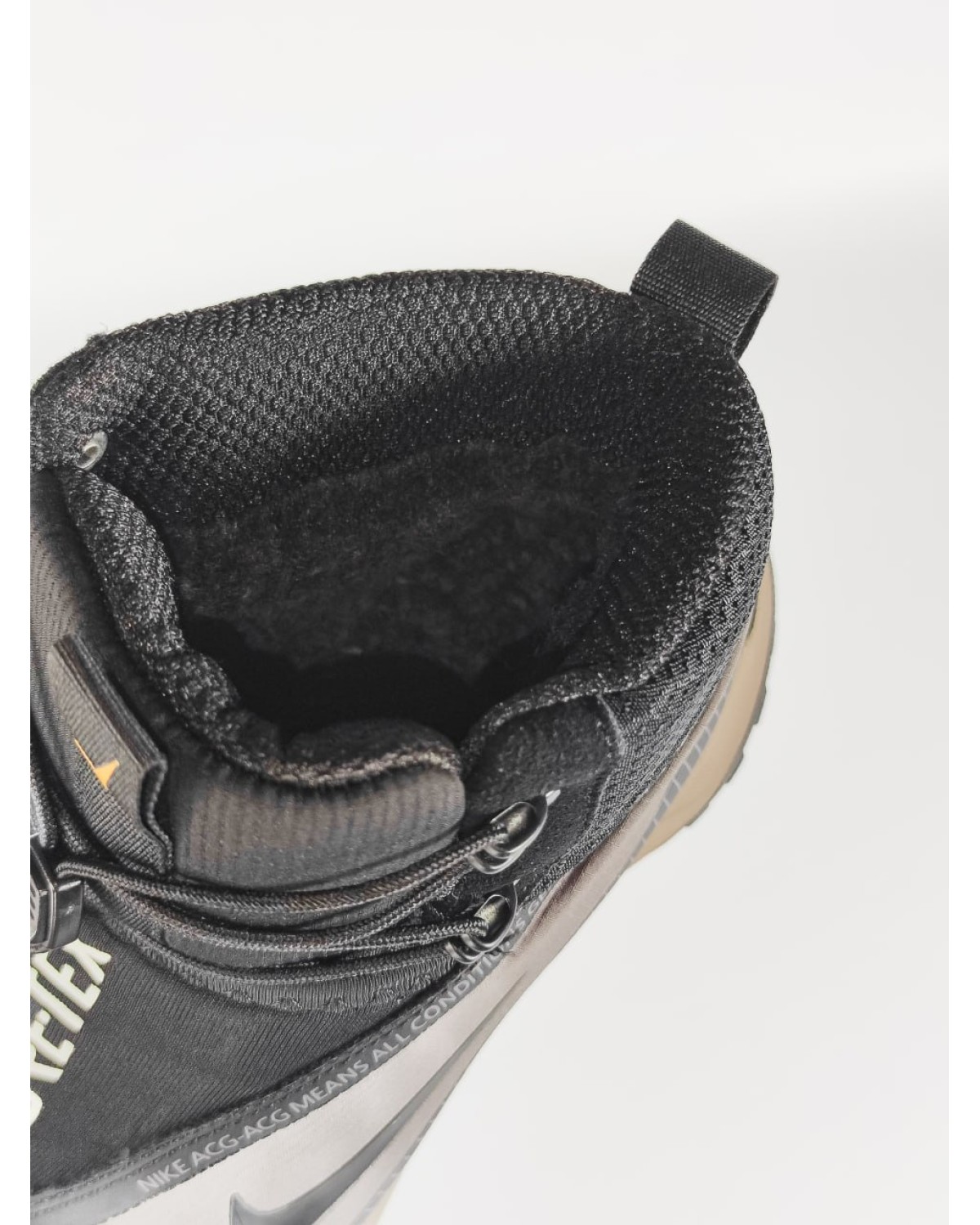 Nike ACG Mountain Fly Gore-Tex Fur Black/Beige