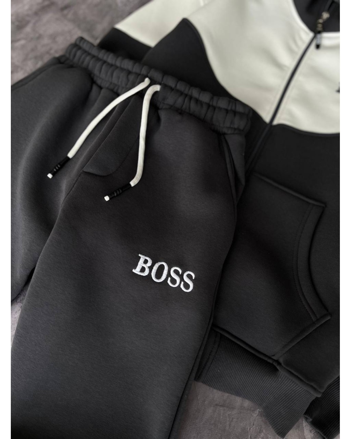 Костюм Hugo Boss сіро - білий