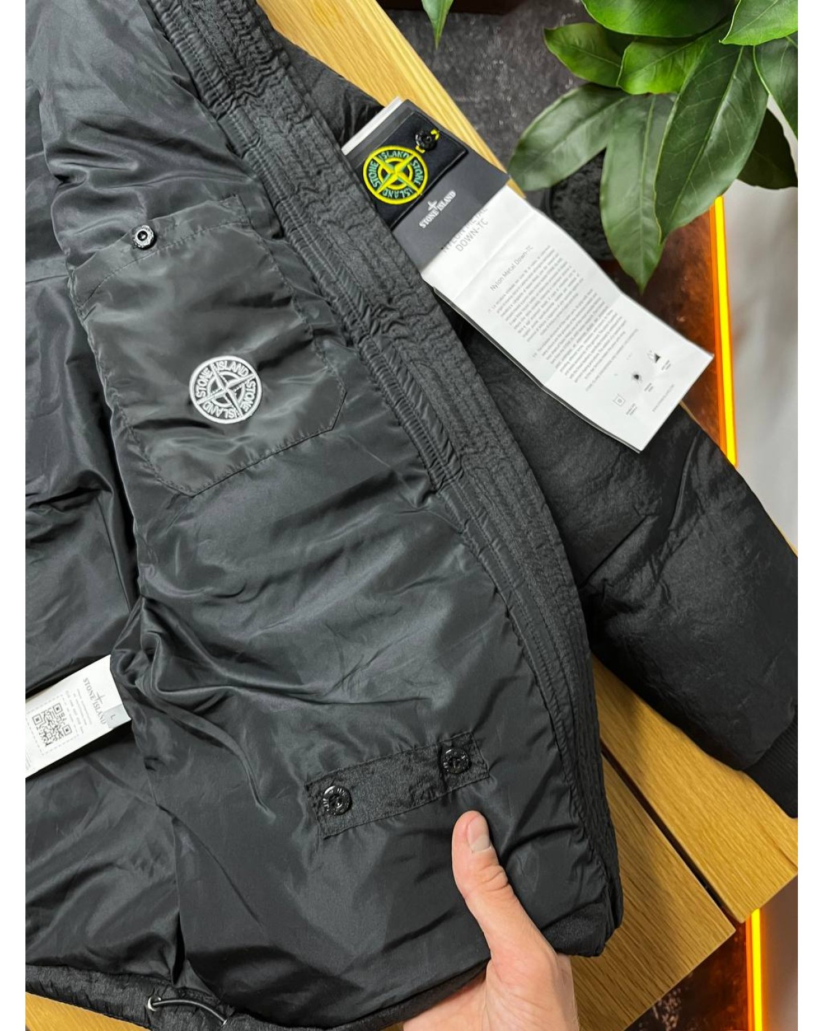 Водовідштовхувальний пуховик Stone Island Nyulon Metal з капюшоном чорний