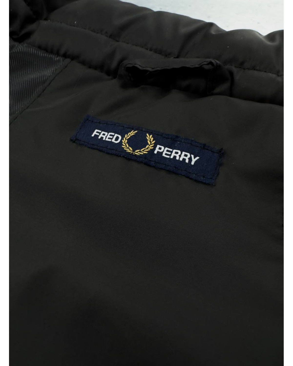 Водовідштовхувальна жилетка Fred Perry чорна