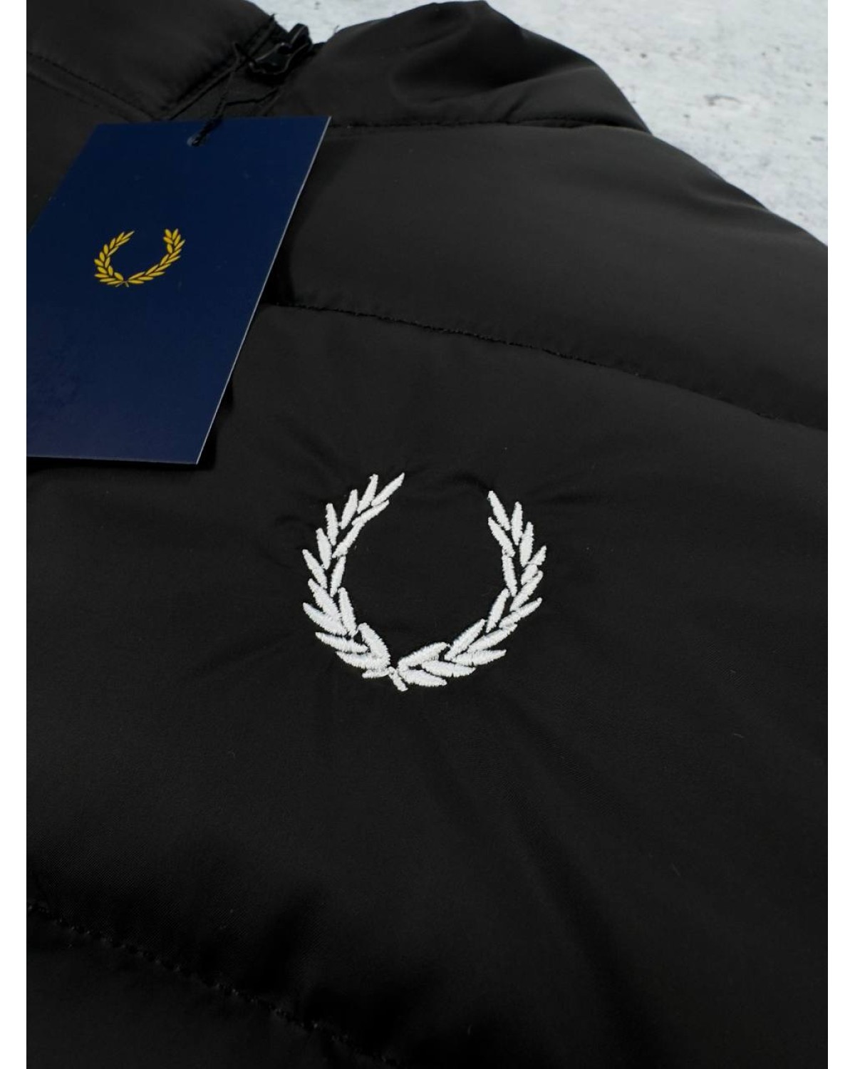 Водовідштовхувальна жилетка Fred Perry чорна