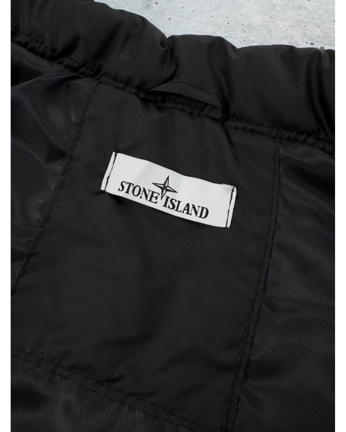 Водовідштовхувальна жилетка Stone Island чорна