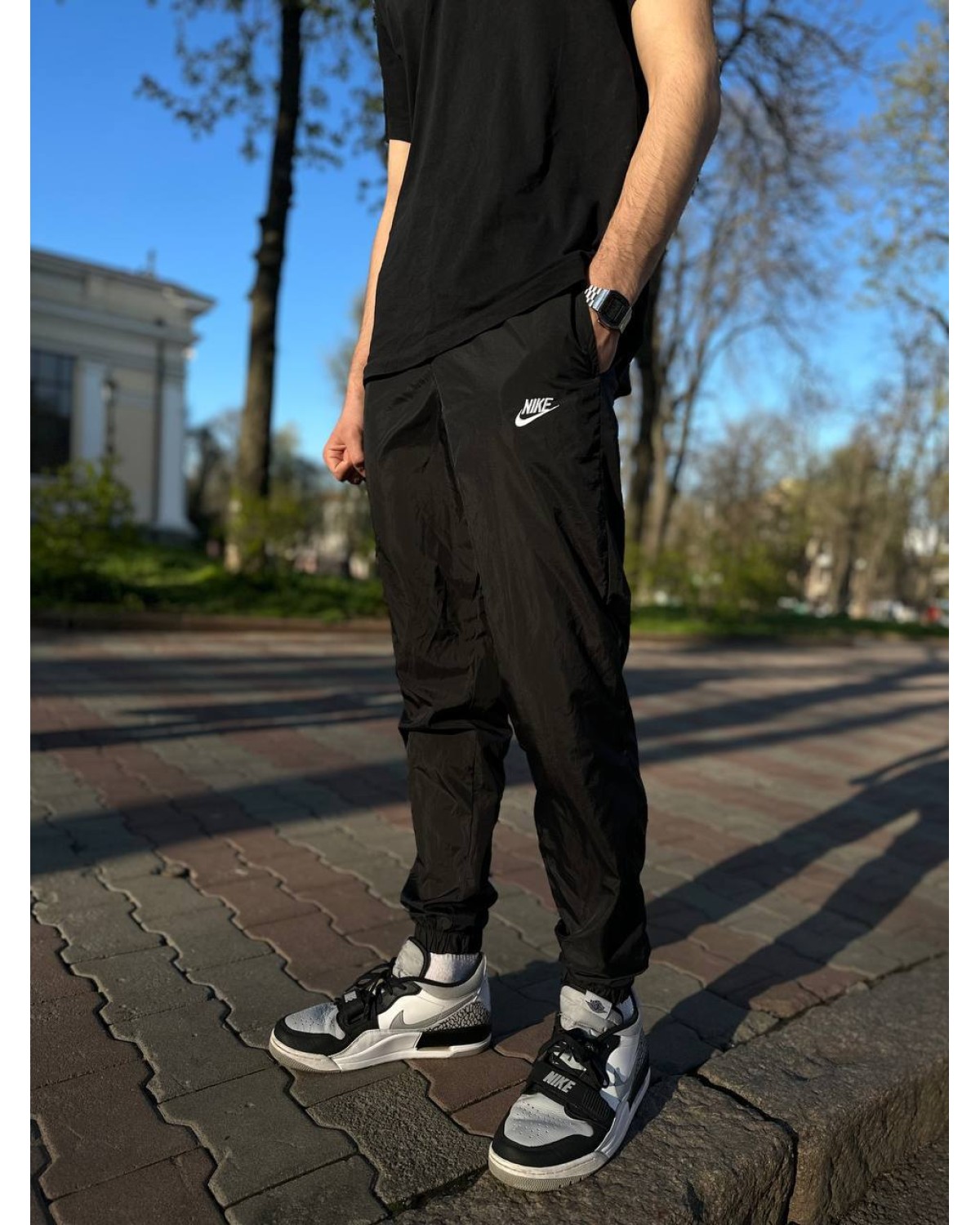 Спортивні штани Nike Sportswear Pant CF Woven Core Track чорні