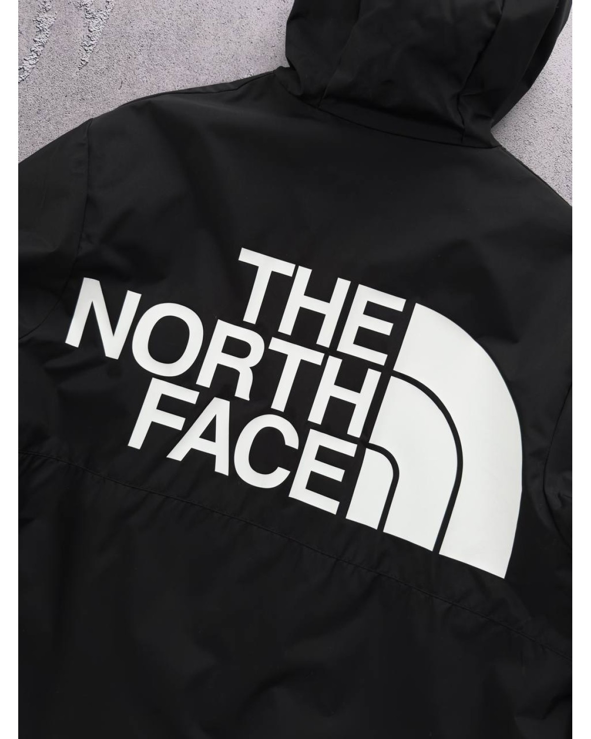 Водовідштовхувальна вітрівка The North Face чорна