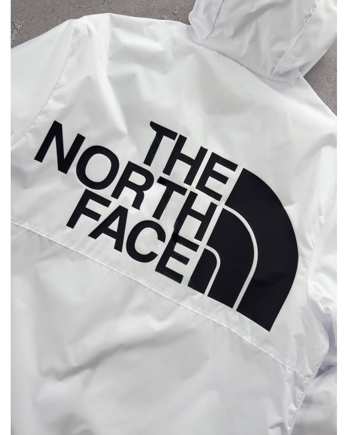 Водовідштовхувальна вітрівка The North Face біла