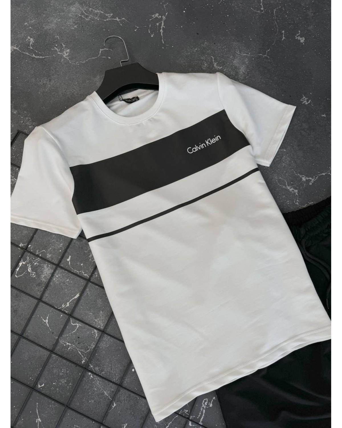 Костюм Calvin Klein  чорно - білий