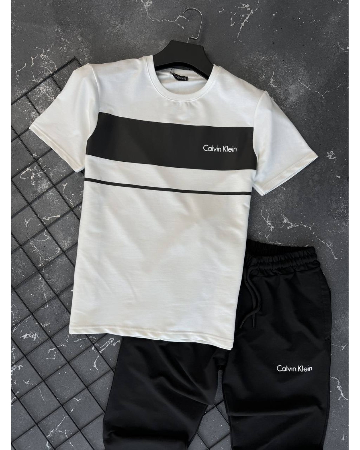 Костюм Calvin Klein  чорно - білий