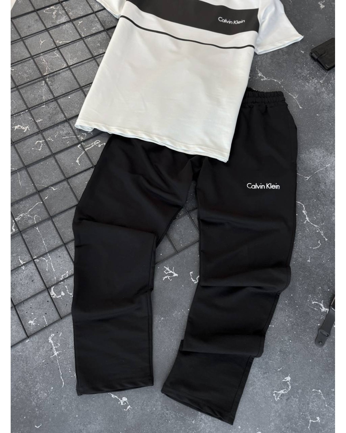 Костюм Calvin Klein  чорно - білий