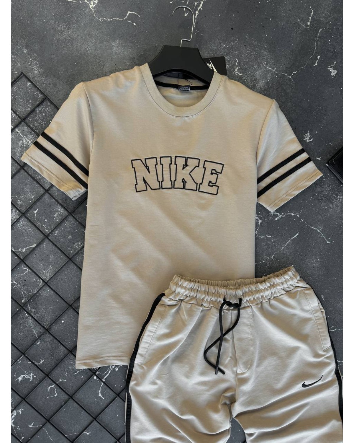 Костюм Nike бежевий
