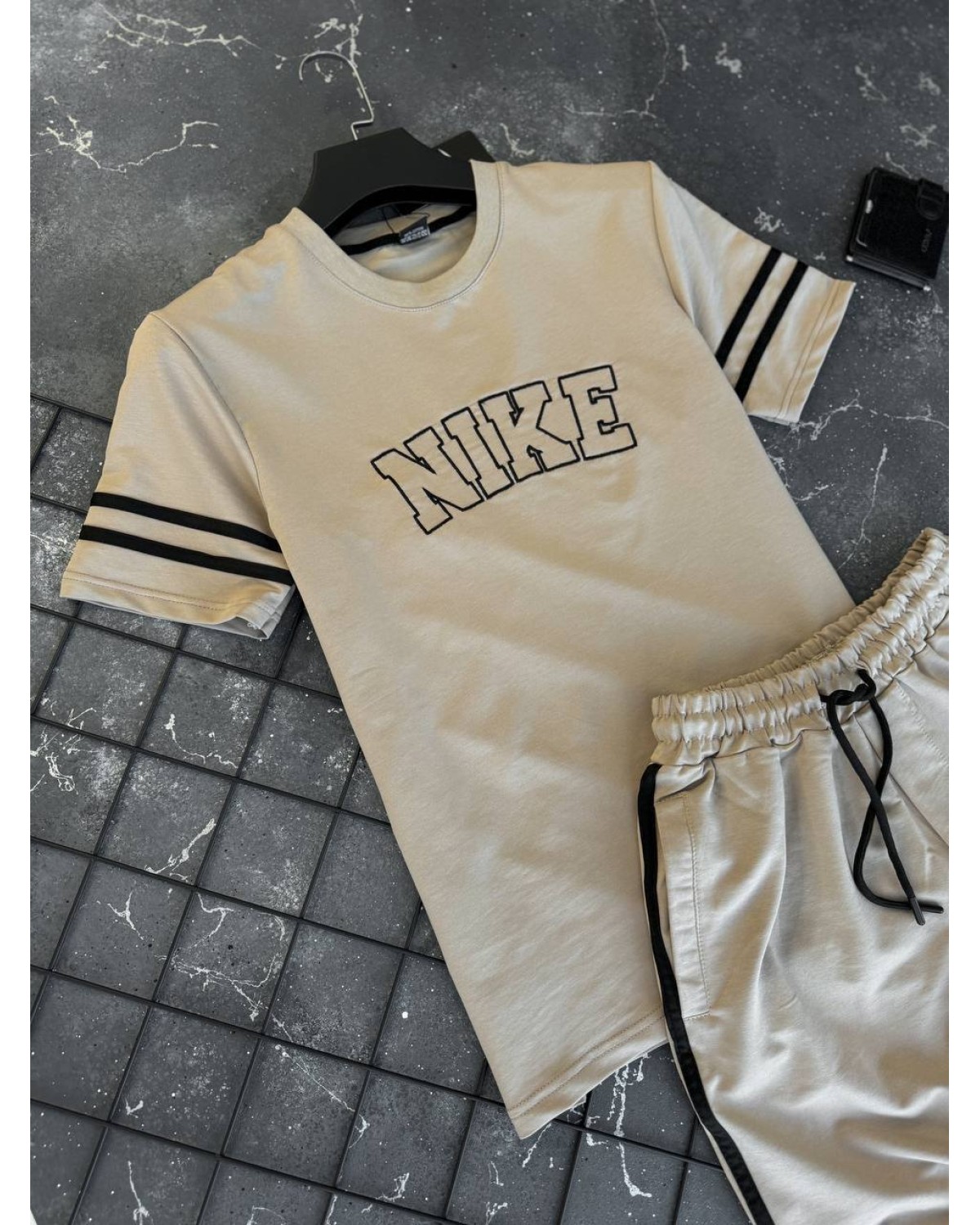 Костюм Nike бежевий