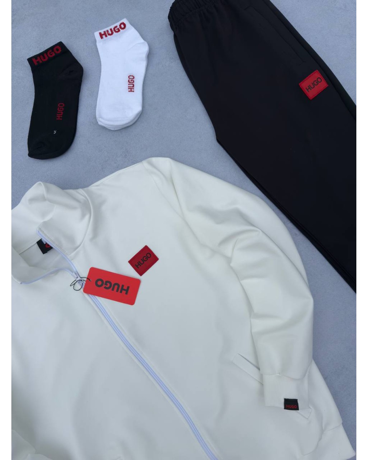 Костюм Hugo Boss молочно - чорний