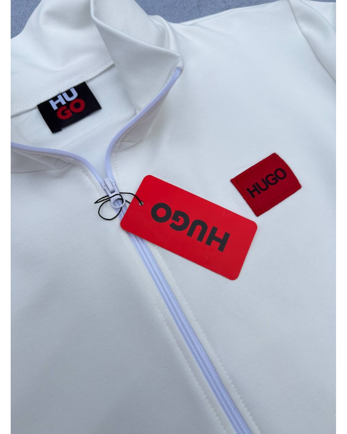 Костюм Hugo Boss молочно - чорний