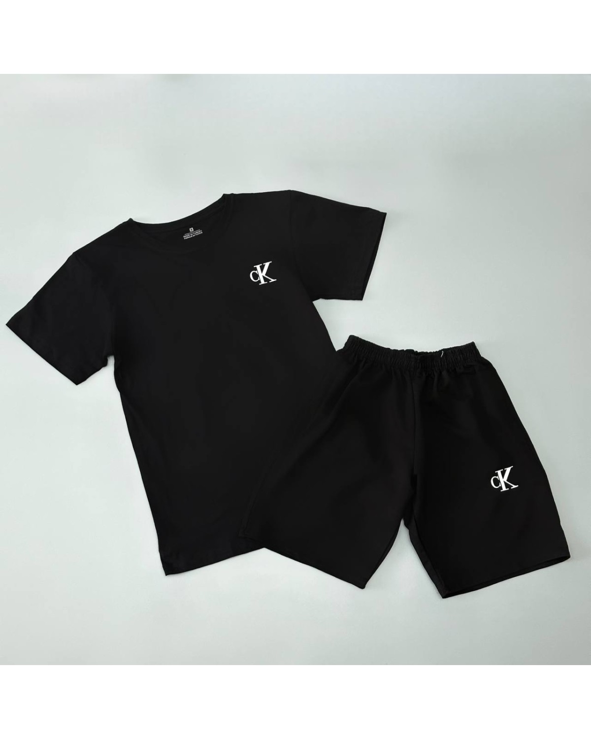 Комплект Calvin Klein футболка х шорти х кепка чорний