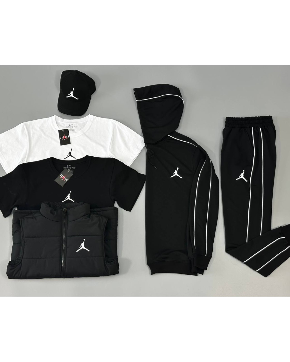 Комплект Air Jordan костюм чорний х футболка біла х футболка чорна х жилетка матова чорна х кепка чорна