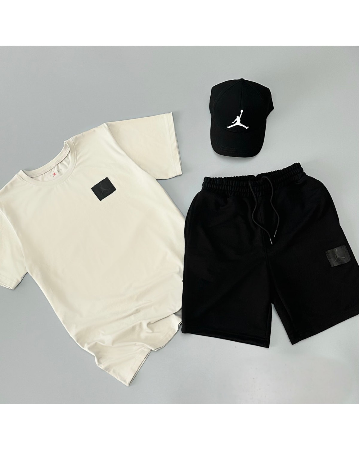 Комплект Air Jordan футболка молочна х шорти чорні х кепка чорна