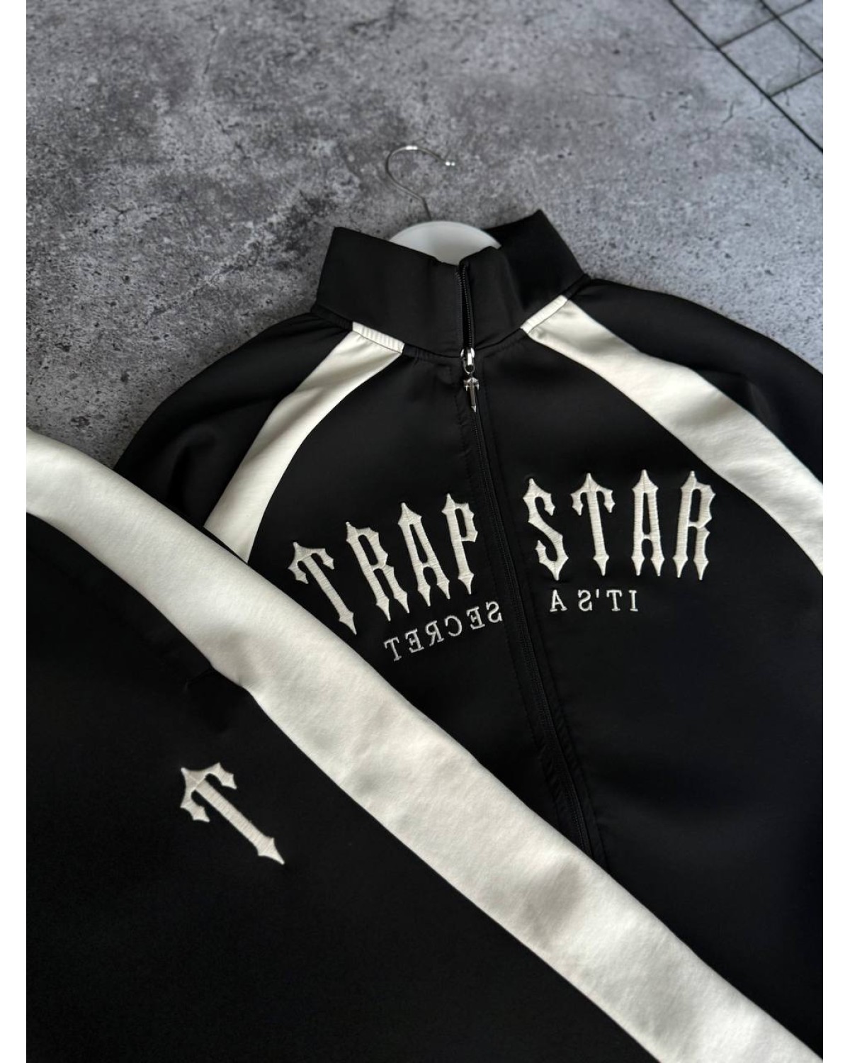 Костюм Trapstar чорно - білий