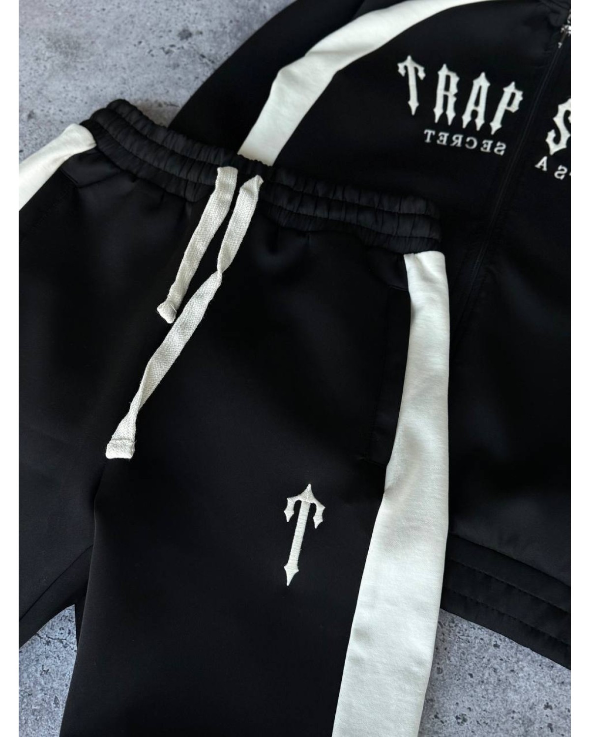 Костюм Trapstar чорно - білий
