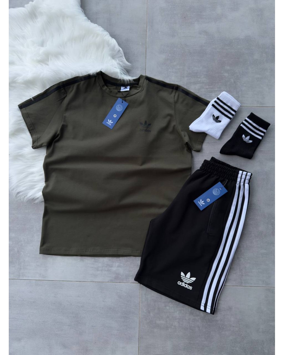 Комплект Adidas зелена футболка x чорні шорти