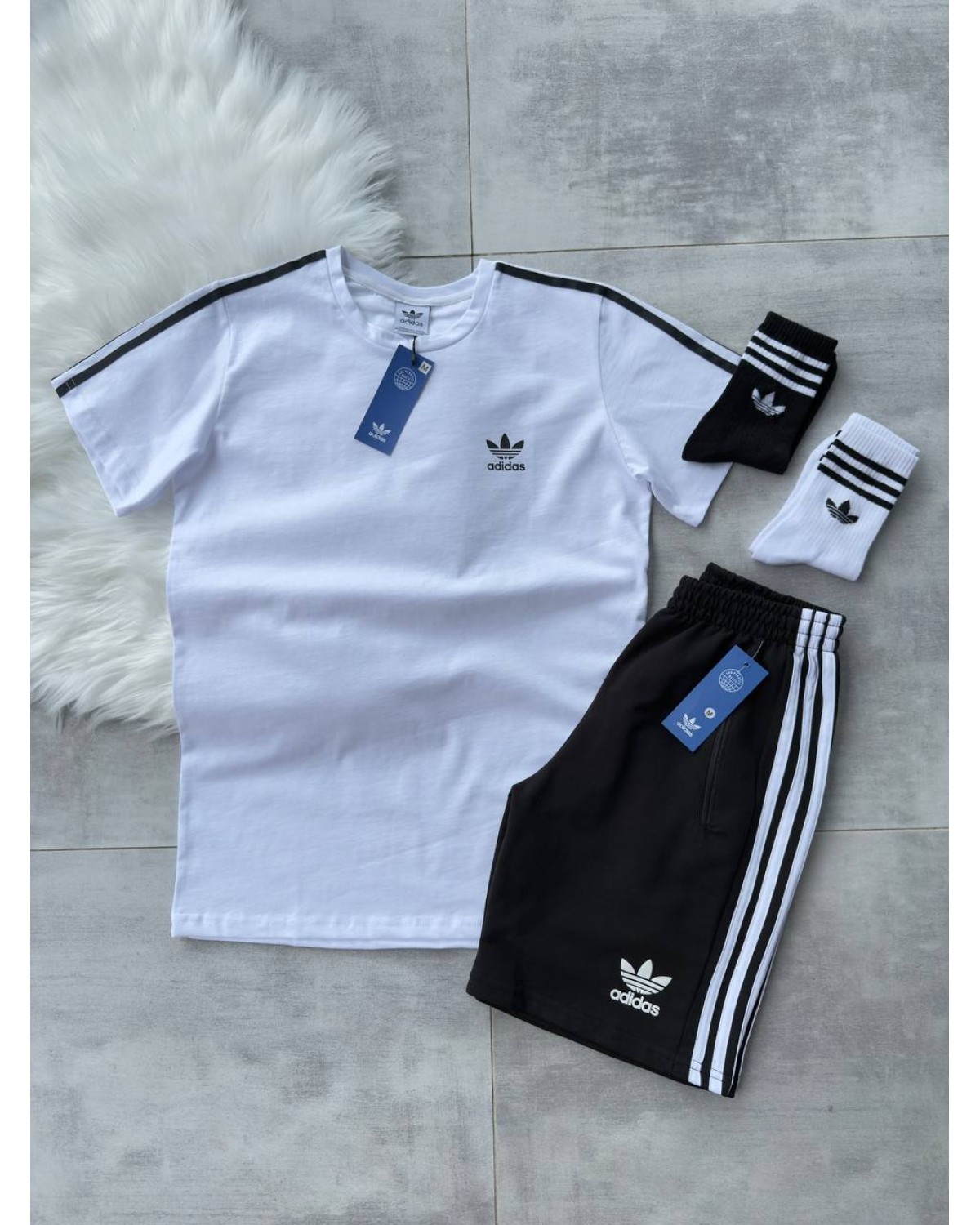 Комплект Adidas біла футболка x чорні шорти