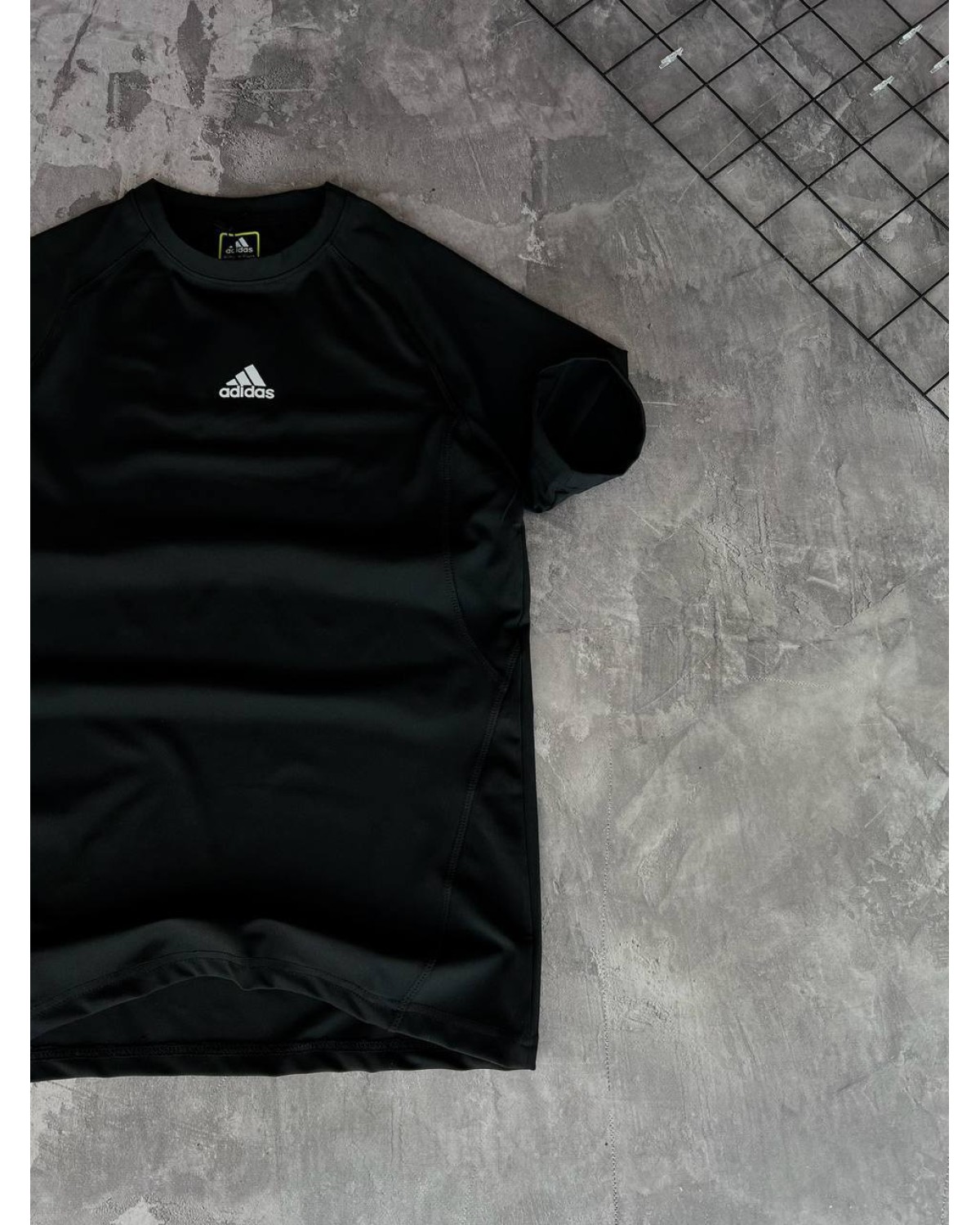 Футболка Adidas чорна