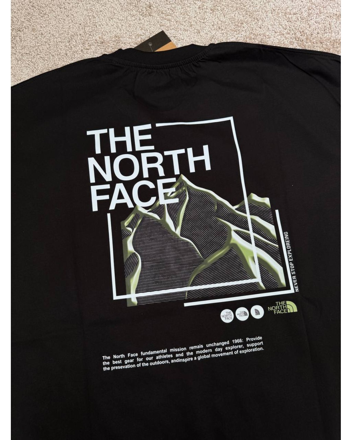 Футболка The North Face чорна
